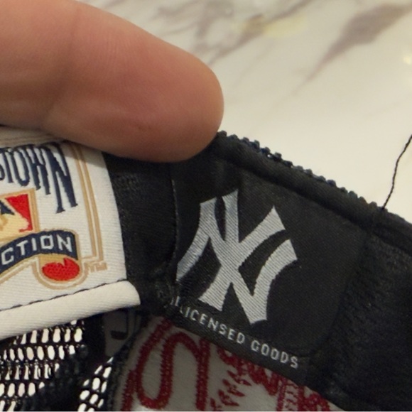 New York Yankees Navy Blue Cap - Picture 3 of 4